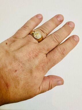Gold Tone Sun Face Signet Ring Size 8